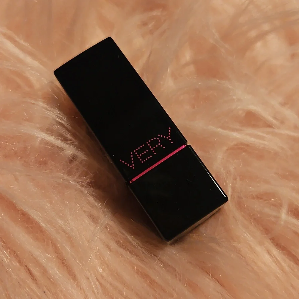 🆕️Victoria's Secret Very Sexy Lipstick In WHISPER
